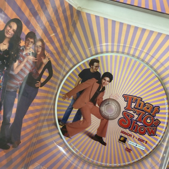 That 70’s Show Season One - 4 Disc DVD Set - 25 Episodes - Picture 11 of 13